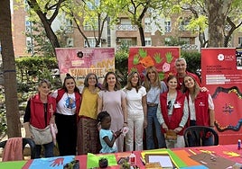 Visita de autoridades locales y regionales a una de las actividades.