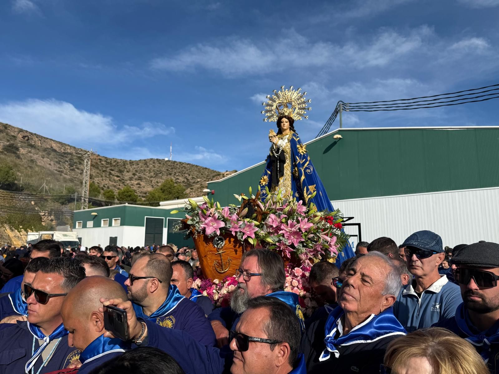Miles de personas acompañan en romería a la Virgen de Bolnuevo en Mazarrón