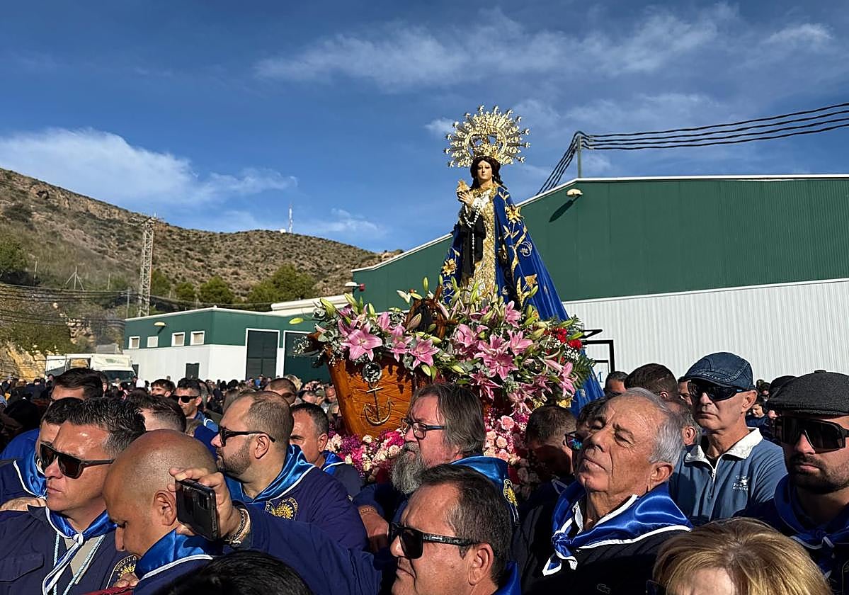 Miles de personas acompañan en romería a la Virgen de Bolnuevo en Mazarrón