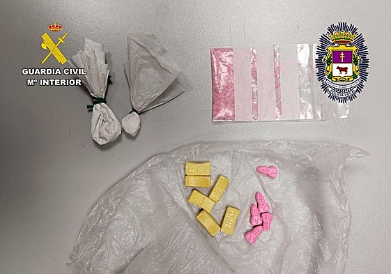 Las drogas incautadas por la Guardia Civil.