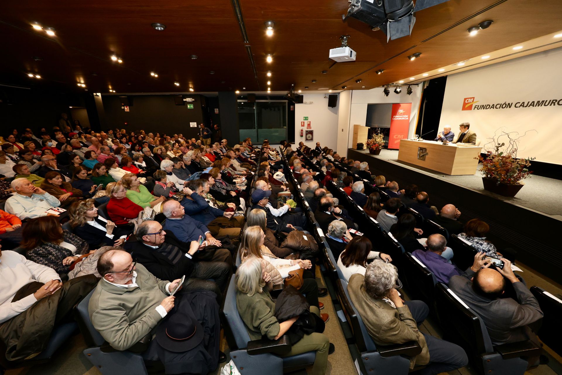 Las imágenes de Alfonso Guerra en Murcia en la conferencia &#039;Pensar la democracia&#039;