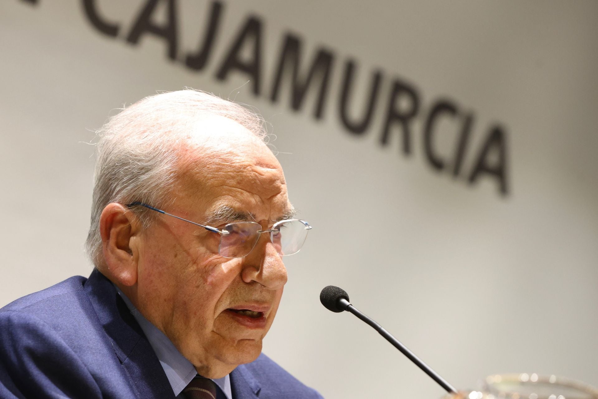 Las imágenes de Alfonso Guerra en Murcia en la conferencia &#039;Pensar la democracia&#039;