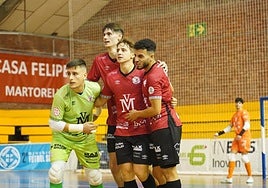 Los jugadores del Sala 5 Martorell celebran un gol en un partido de esta temporada en casa.
