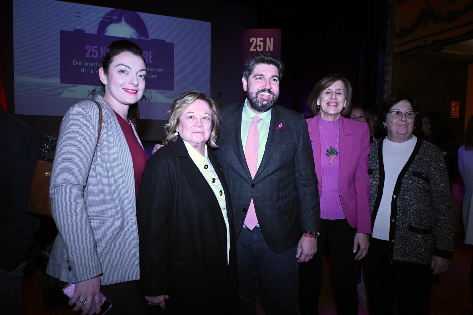 En imágenes, gala de entrega de los Premios 25N del Gobierno regional