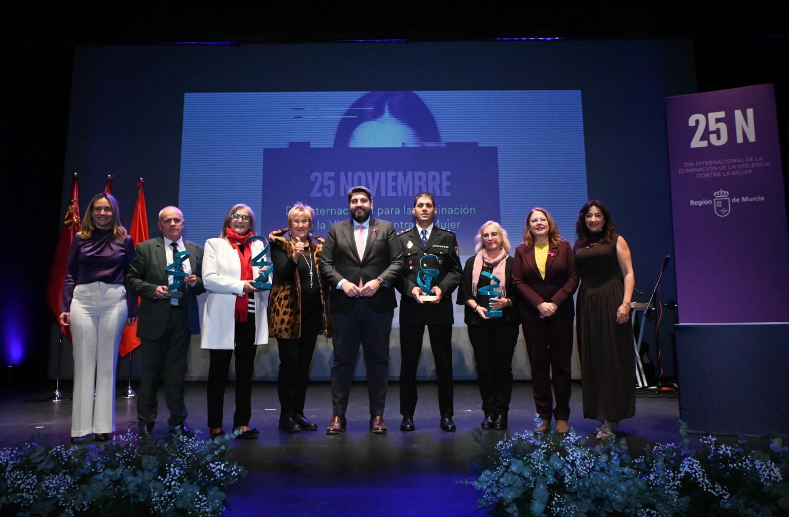 En imágenes, gala de entrega de los Premios 25N del Gobierno regional