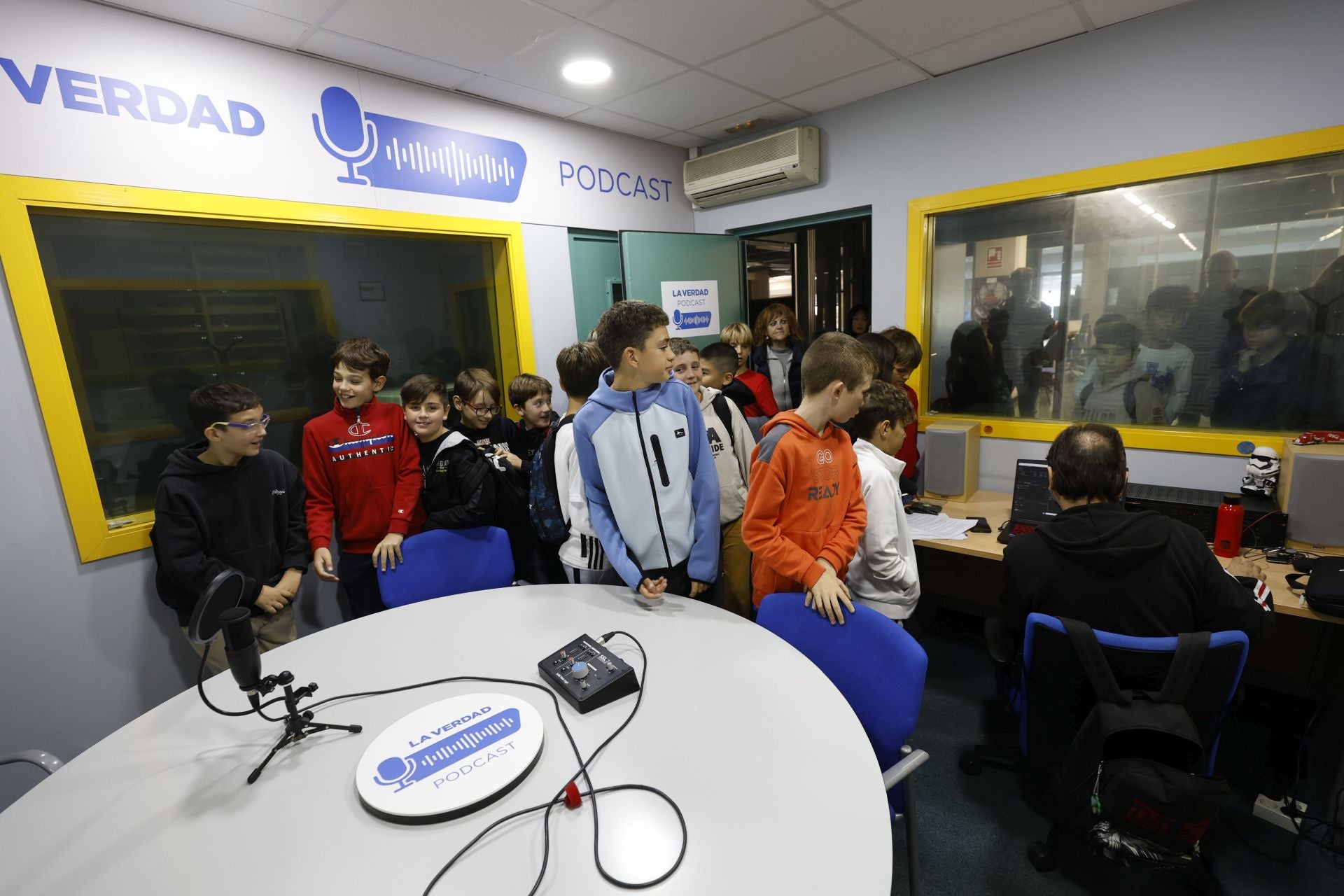 Los alumnos de del CEIP San Pablo de Murcia visitan LA VERDAD, en imágenes