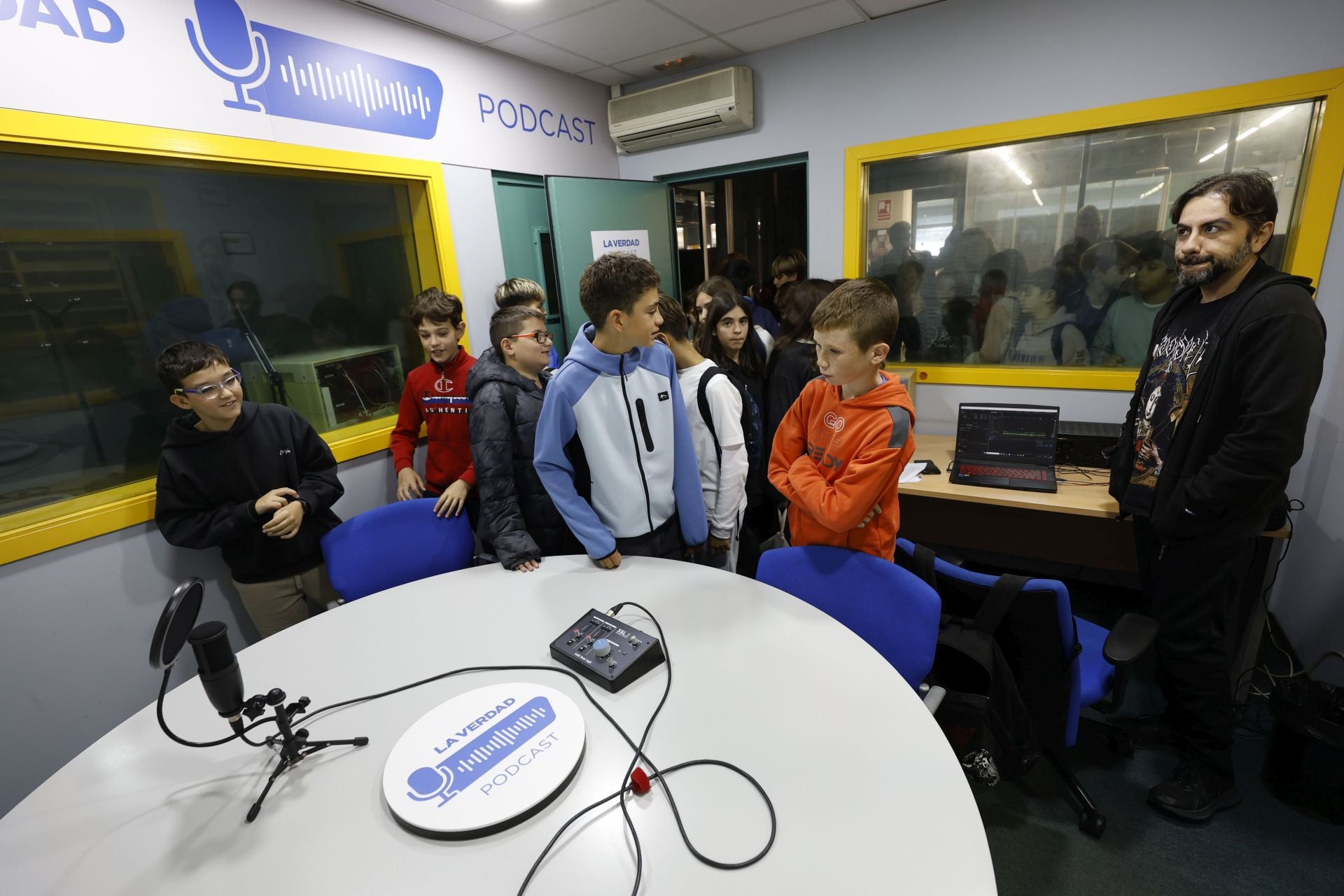 Los alumnos de del CEIP San Pablo de Murcia visitan LA VERDAD, en imágenes
