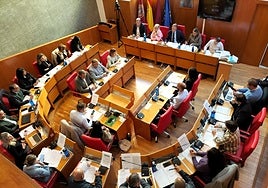El alcalde y los concejales durante la celebración del Pleno.