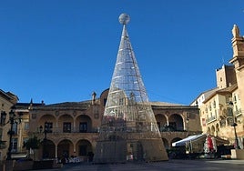 Árbol luminoso instalado en la plaza de España.