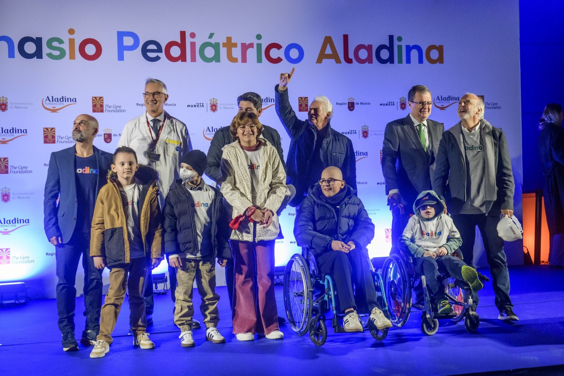 La visita de Richard Gere a La Arrixaca, en imágenes