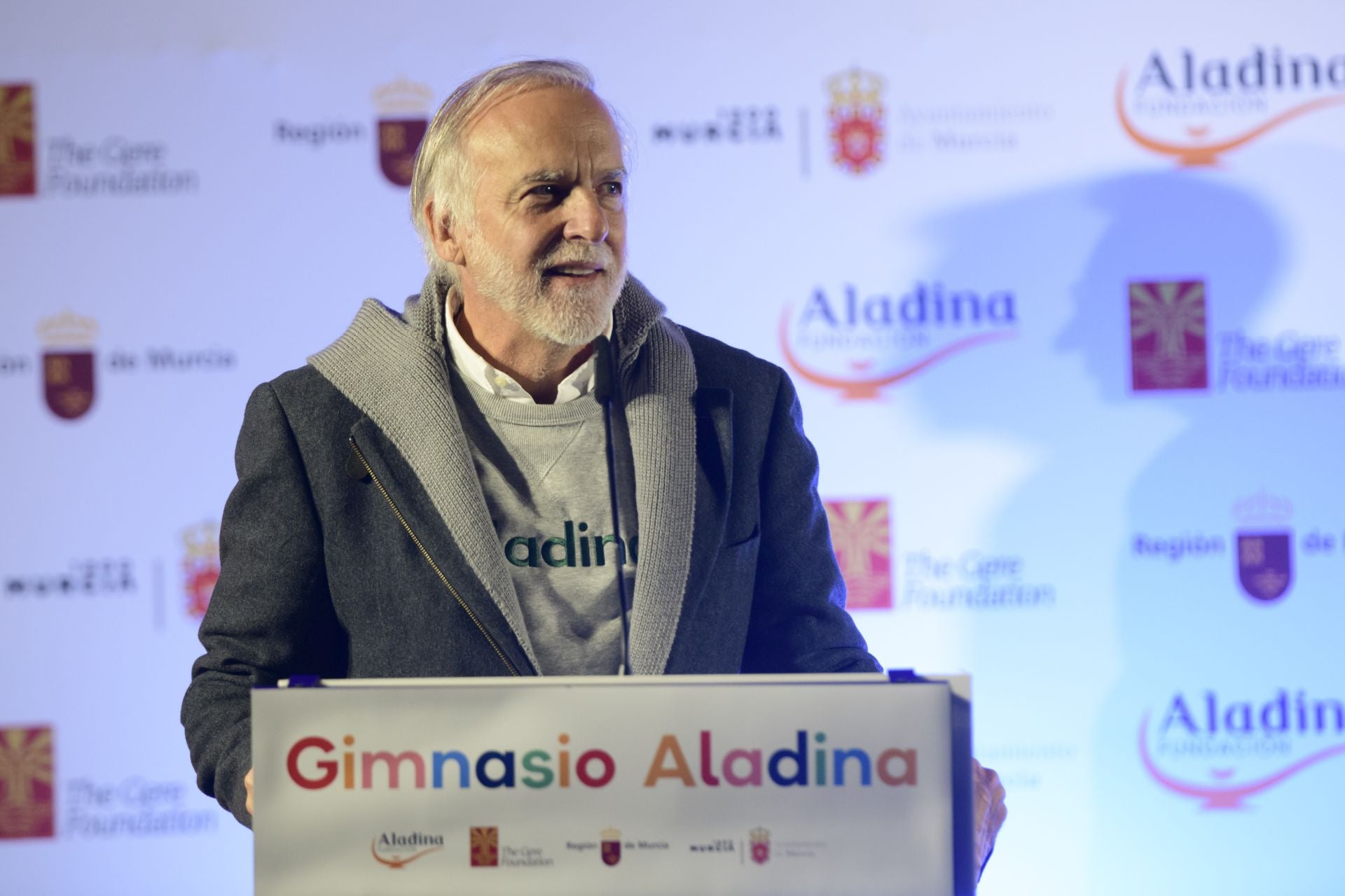 La visita de Richard Gere a La Arrixaca, en imágenes