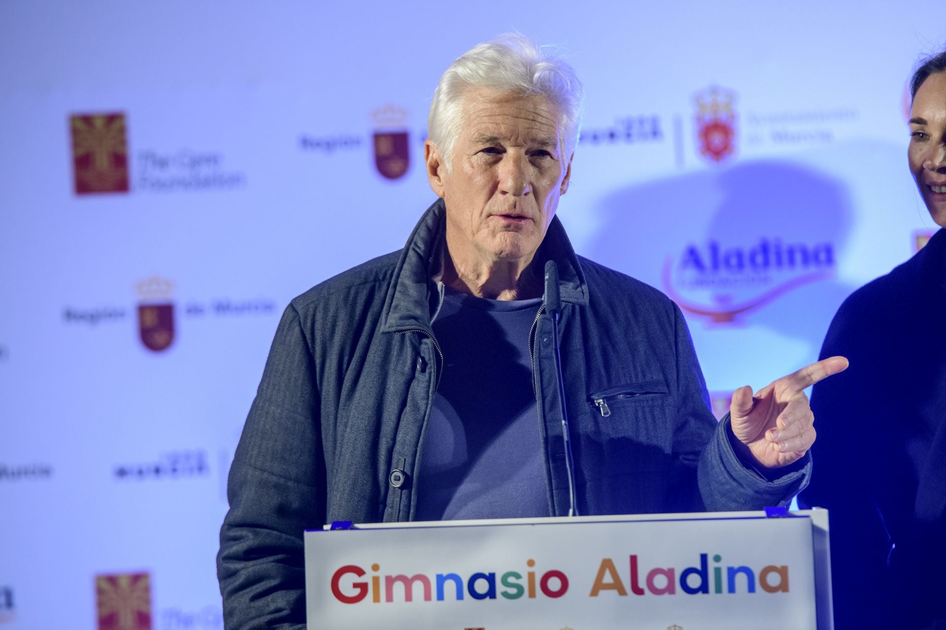 La visita de Richard Gere a La Arrixaca, en imágenes