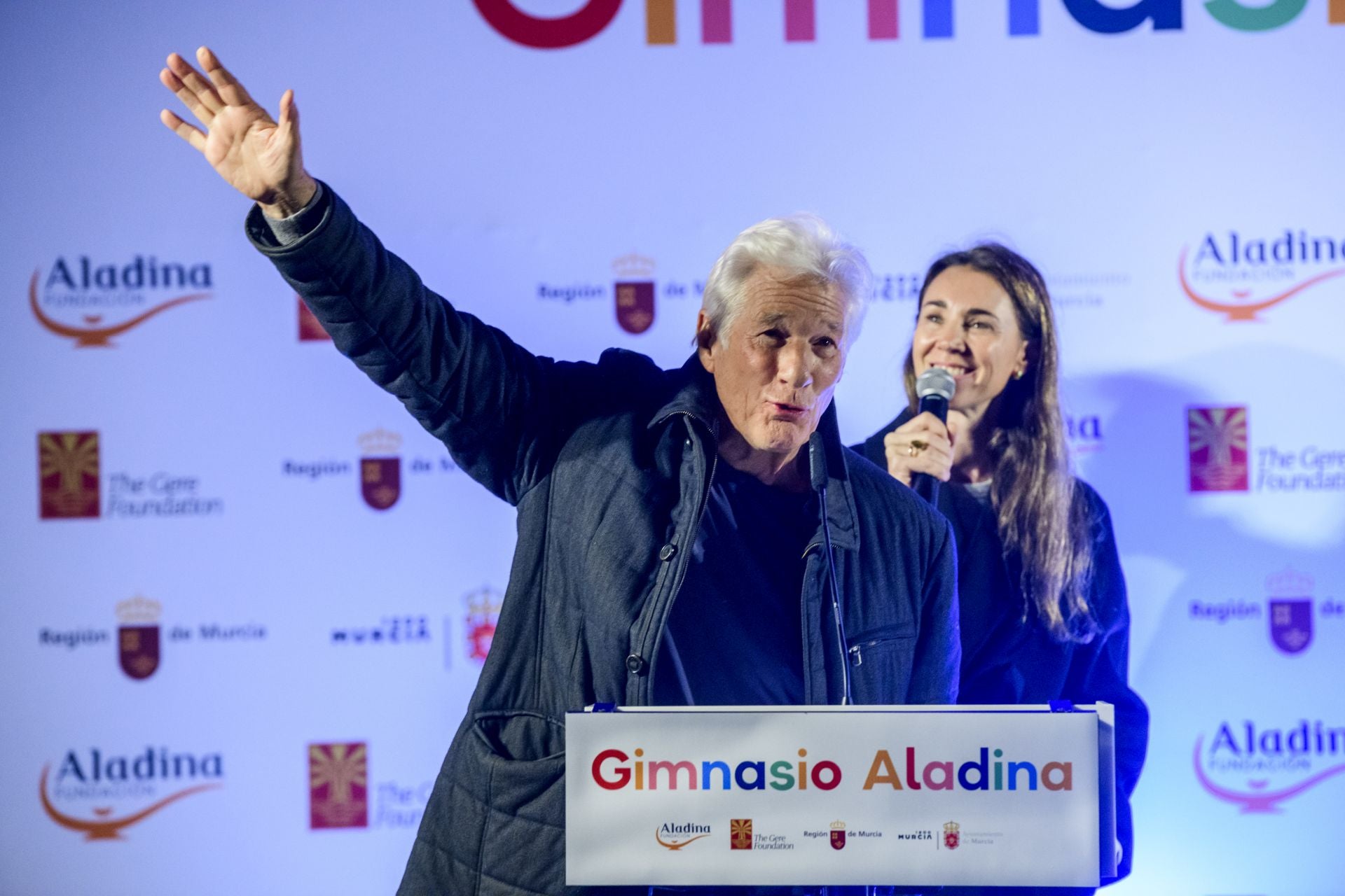 La visita de Richard Gere a La Arrixaca, en imágenes