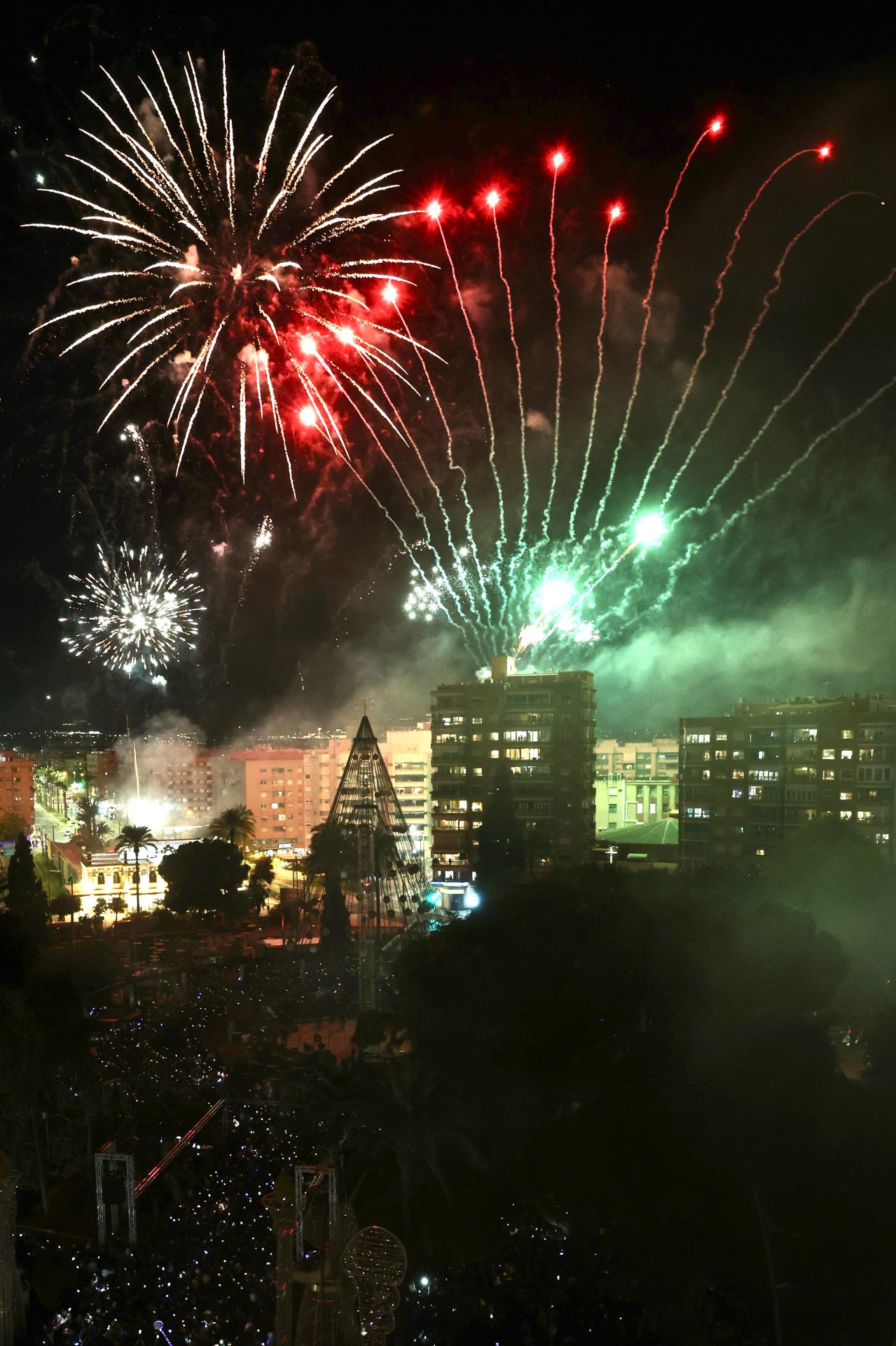 El encendido del árbol de Navidad de Murcia, en imágenes