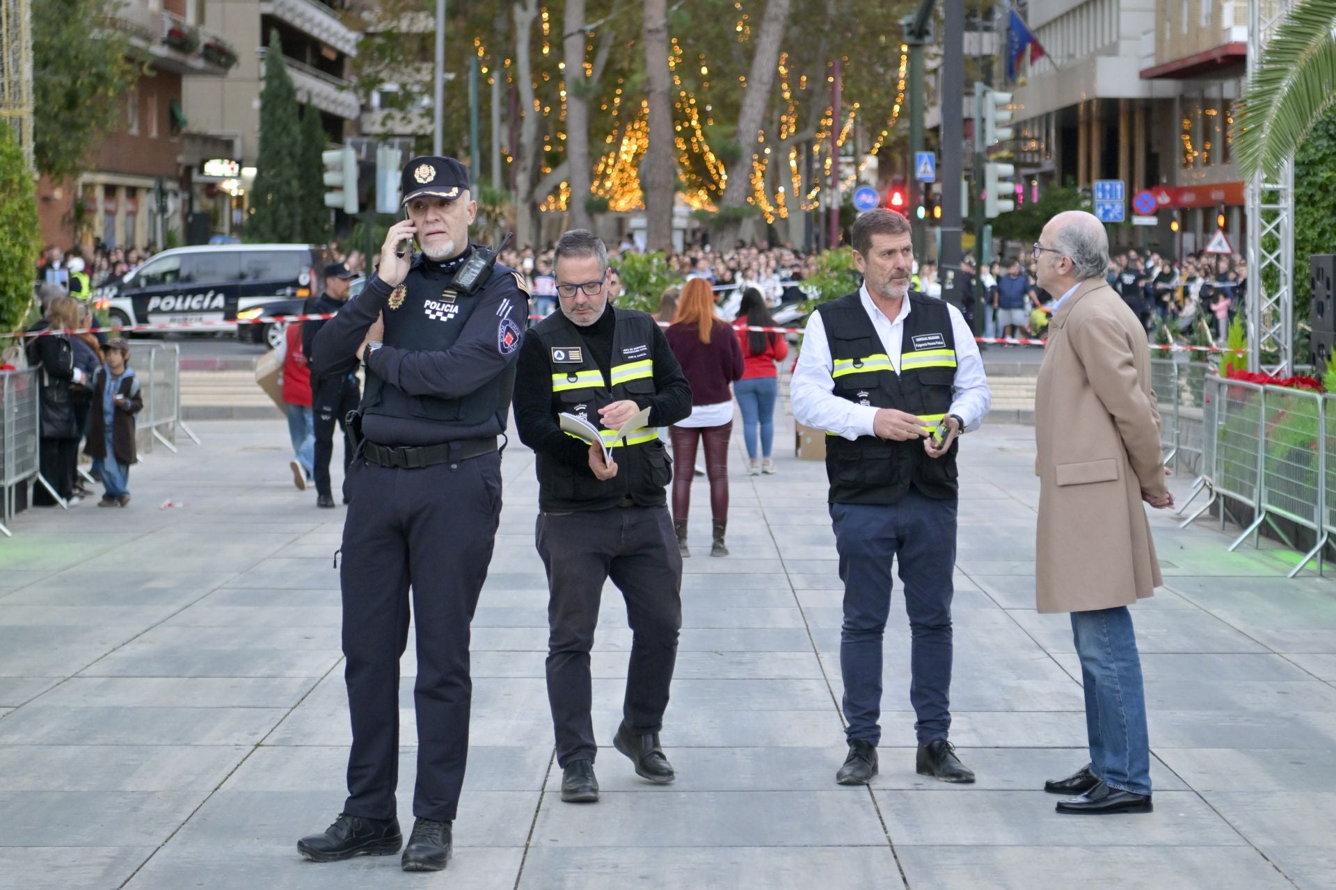 El encendido del árbol de Navidad de Murcia, en imágenes