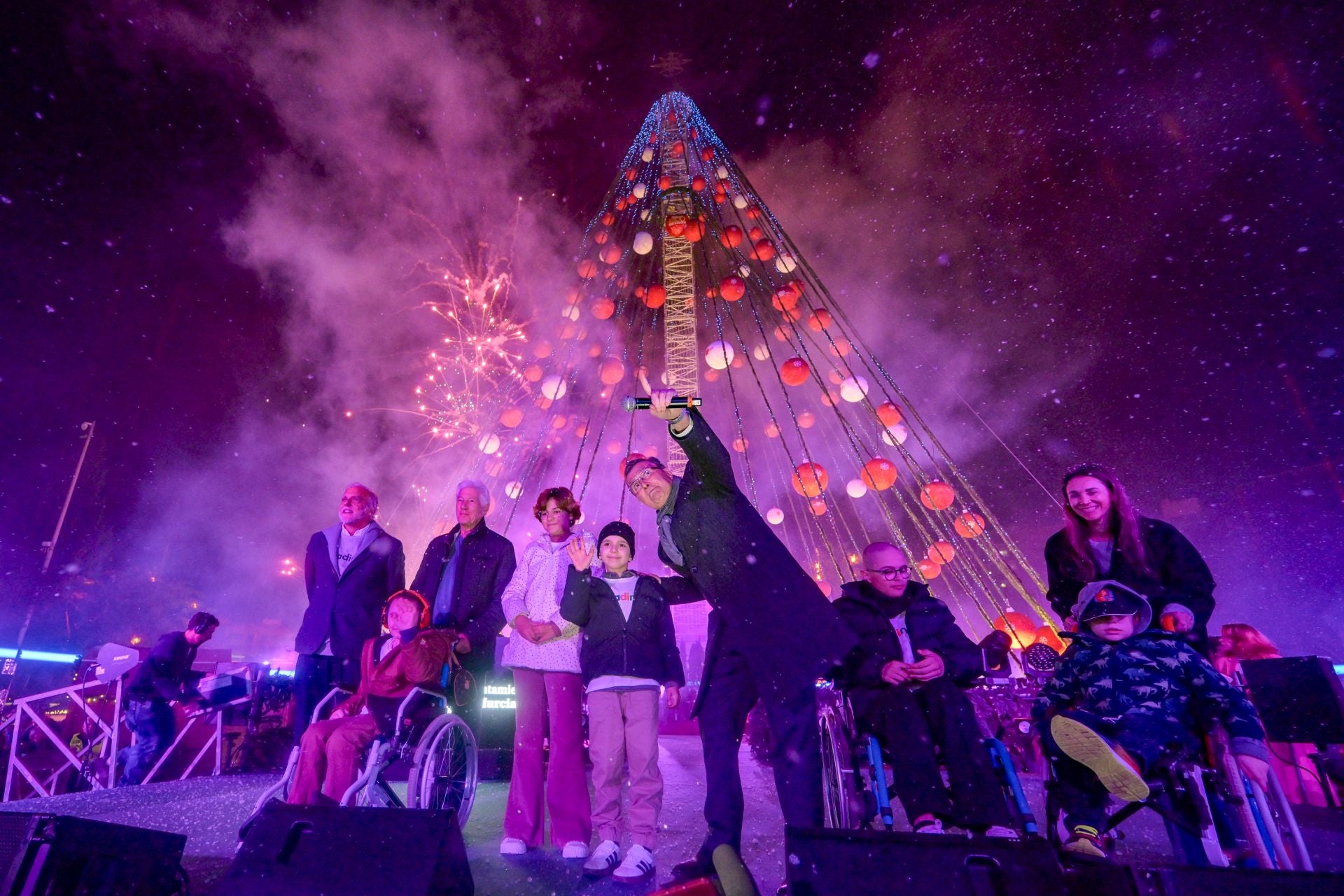 El encendido del árbol de Navidad de Murcia, en imágenes