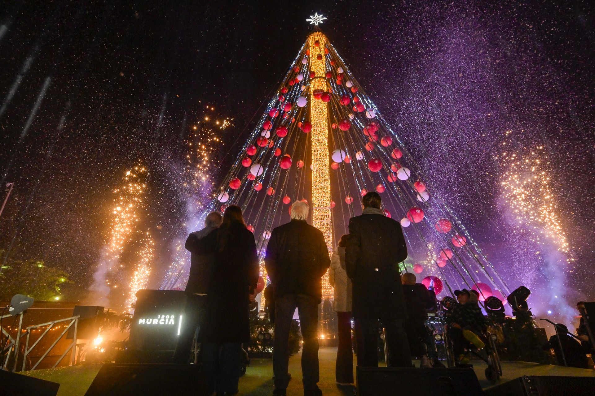 El encendido del árbol de Navidad de Murcia, en imágenes
