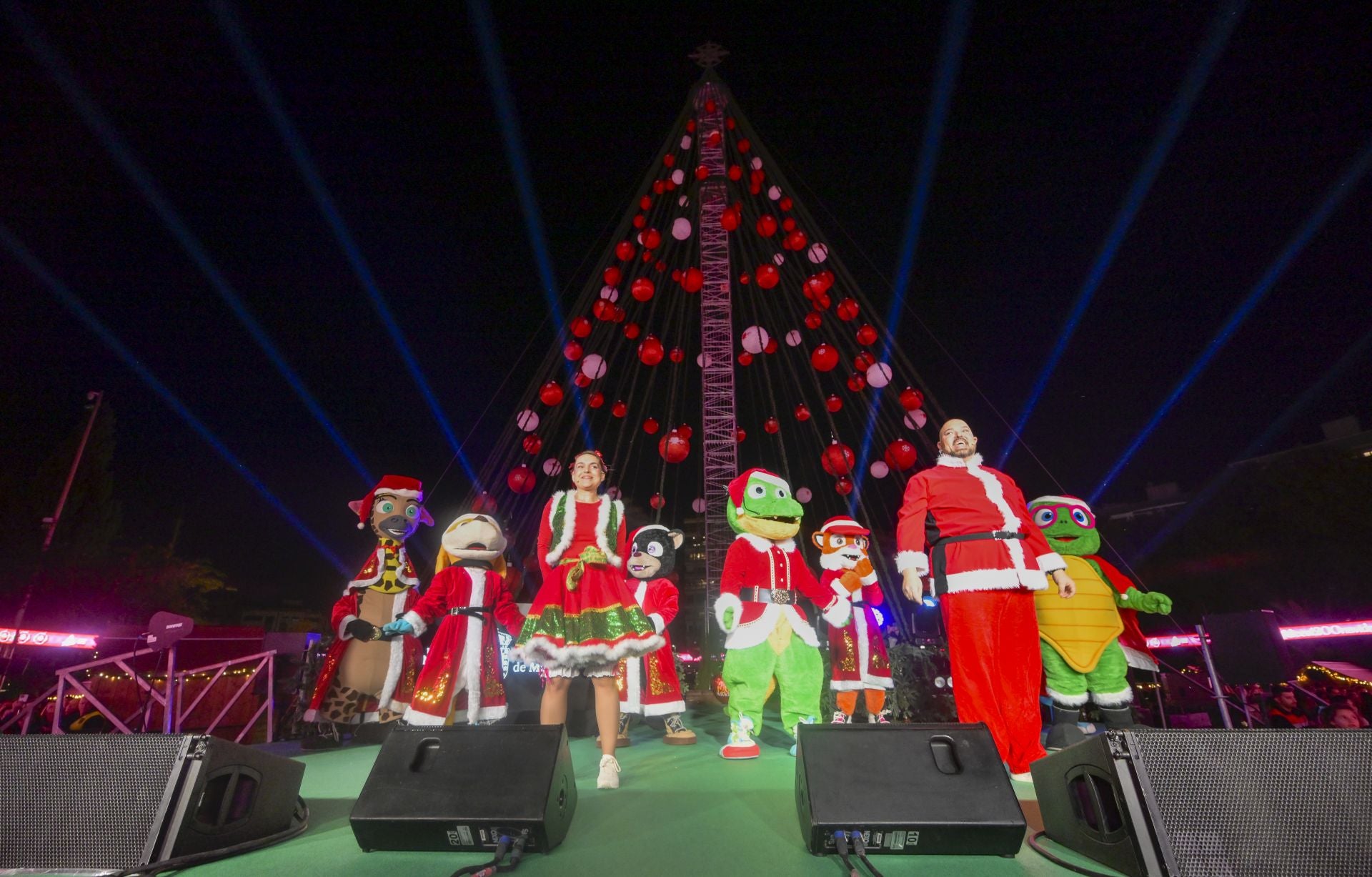 El encendido del árbol de Navidad de Murcia, en imágenes