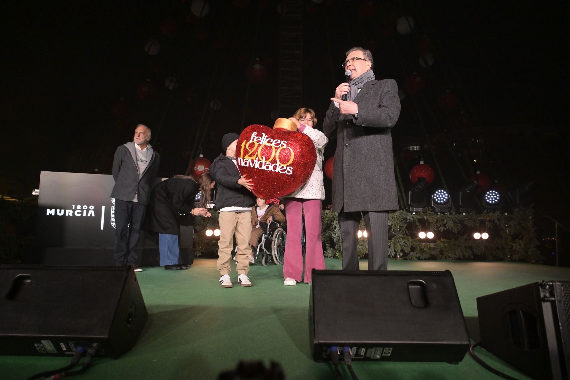 El encendido del árbol de Navidad de Murcia, en imágenes