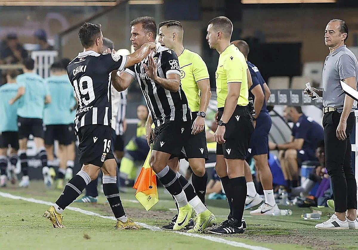 Ortuño sale por Chiki en una imagen de archivo.