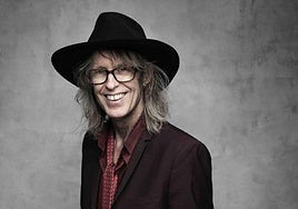 La banda de Mike Scott presenta 'Life, Death And Dennis Hopper'.