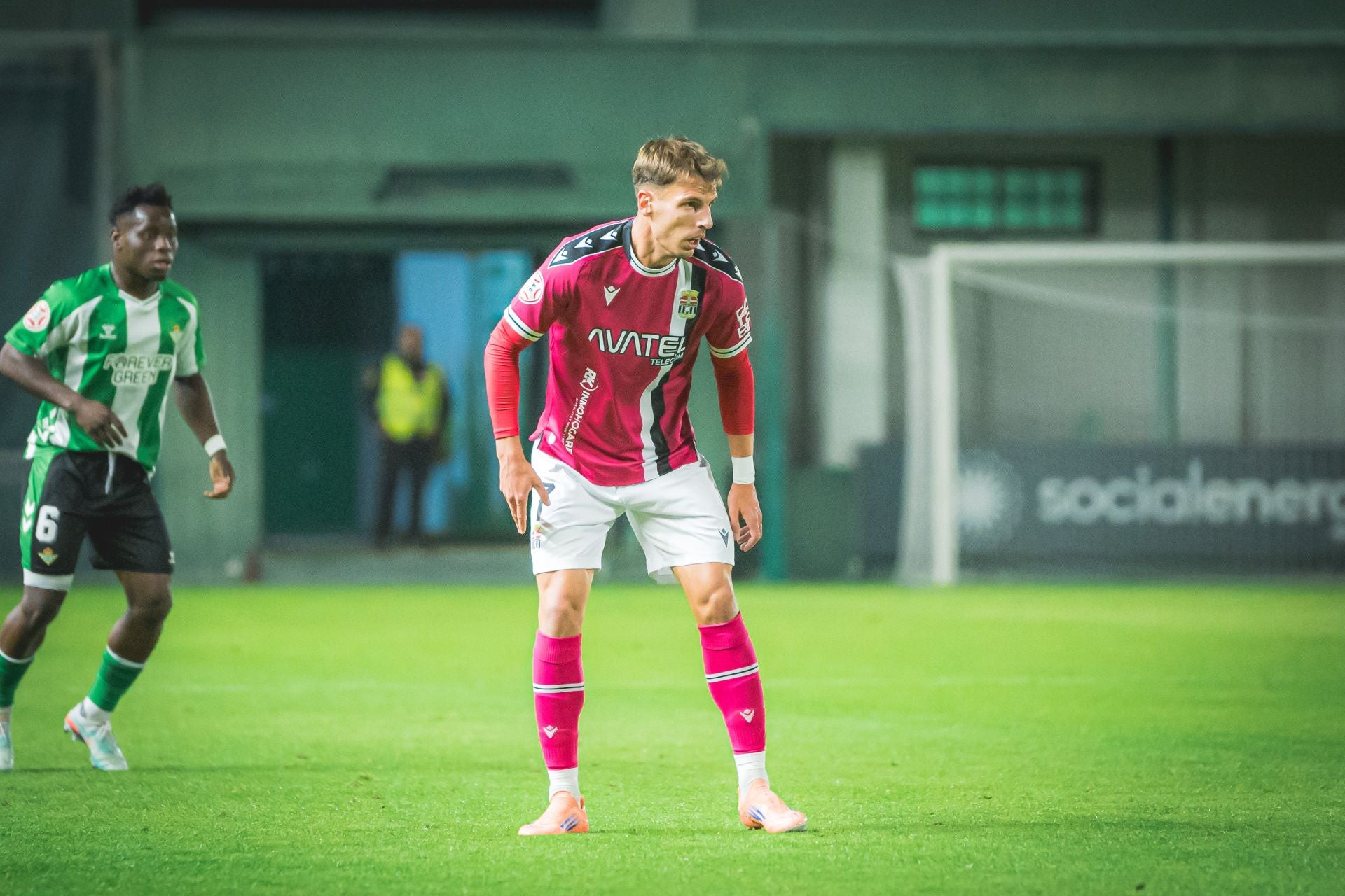 El FC Cartagena sufre y saborea la victoria, en imágenes