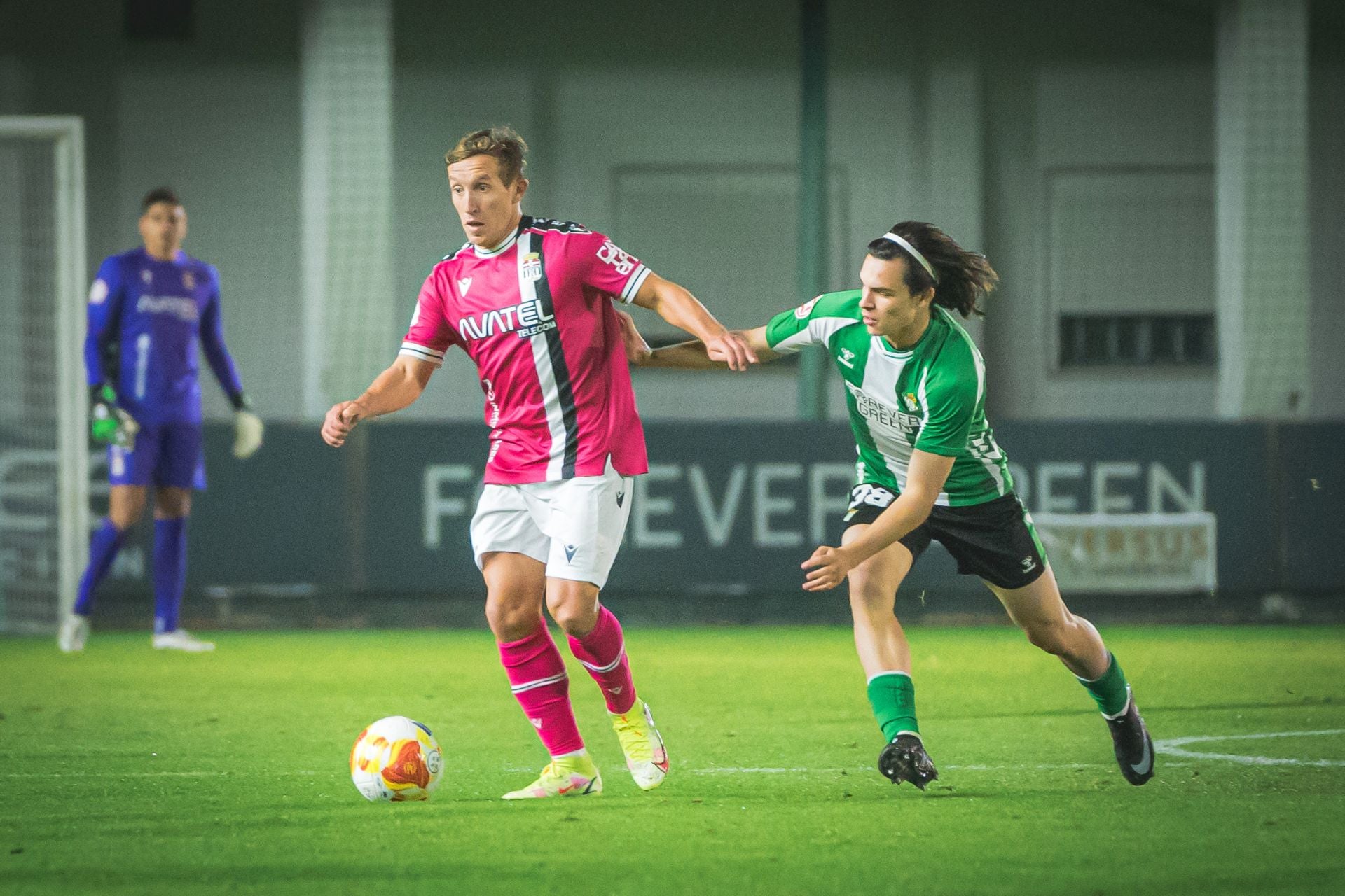 El FC Cartagena sufre y saborea la victoria, en imágenes