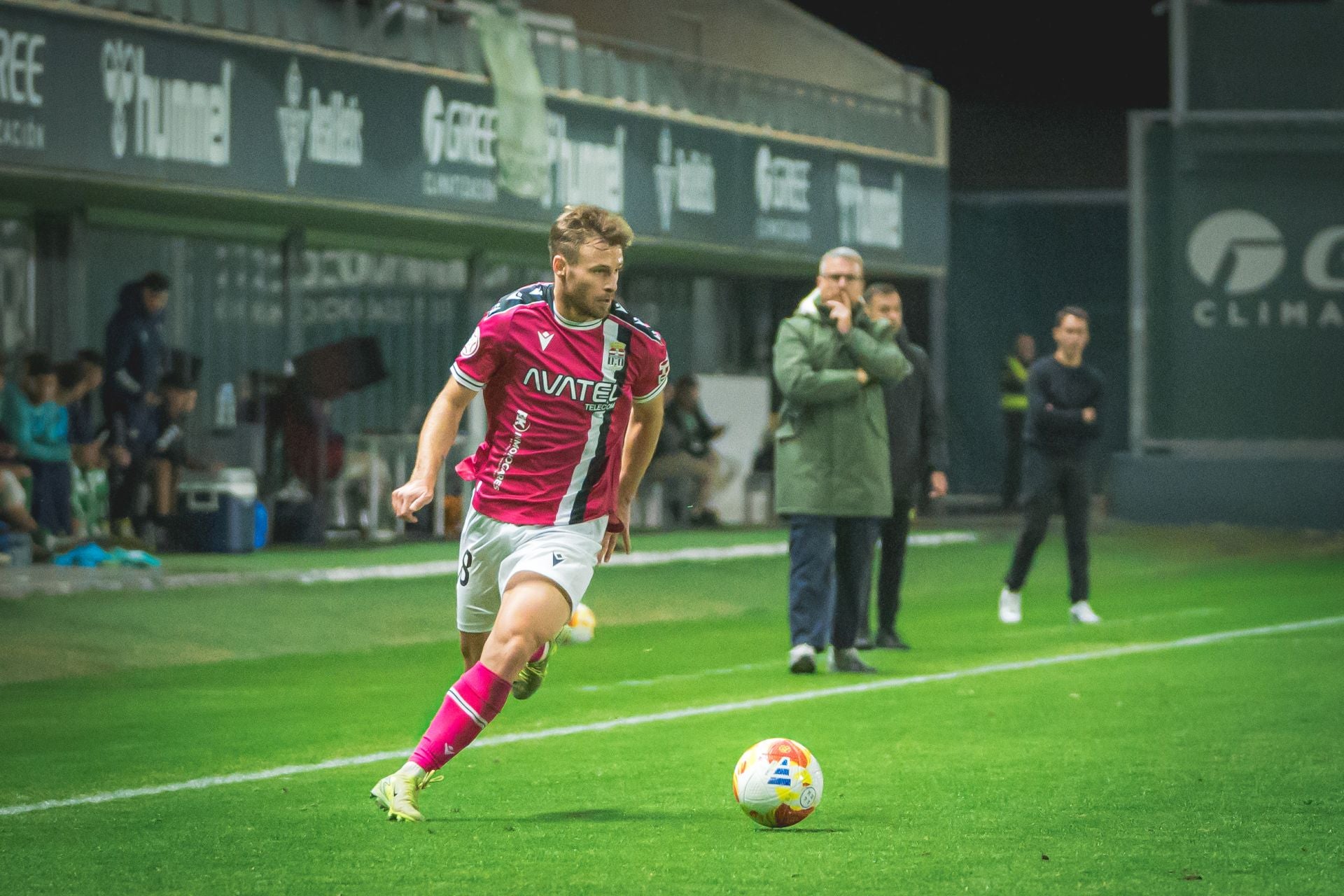 El FC Cartagena sufre y saborea la victoria, en imágenes