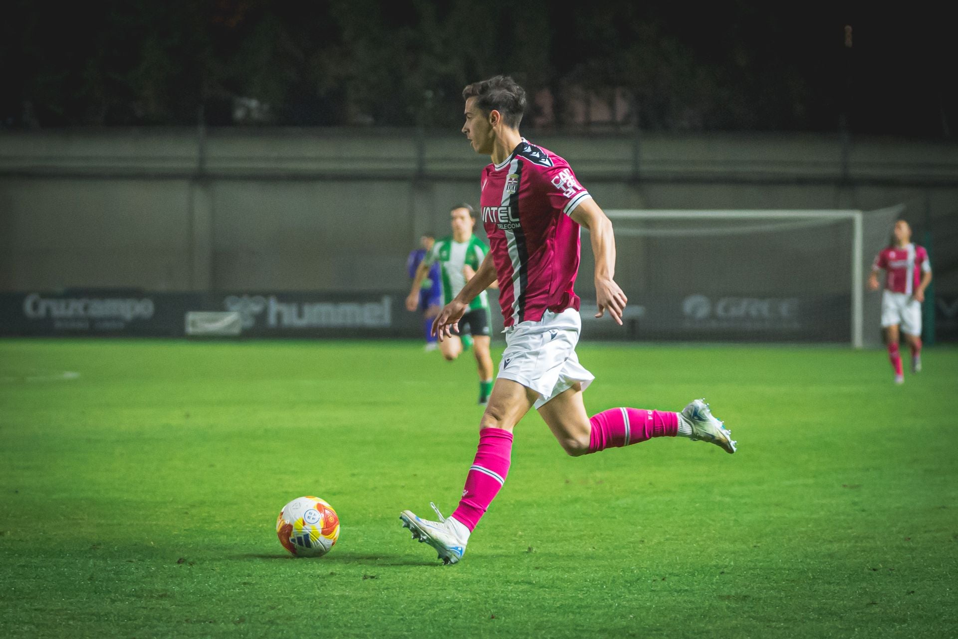 El FC Cartagena sufre y saborea la victoria, en imágenes