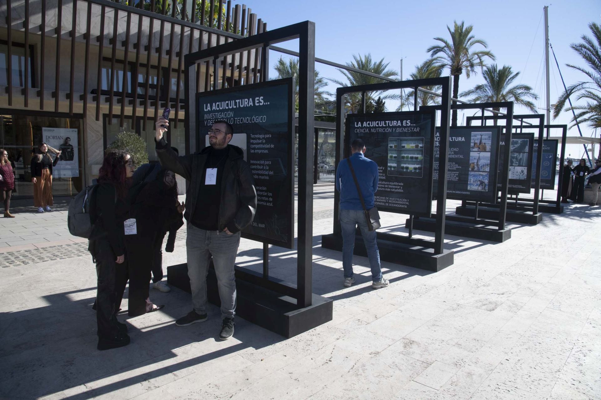 Las imágenes de la exposición &#039;La acuicultura es...&#039; en el Puerto de Cartagena