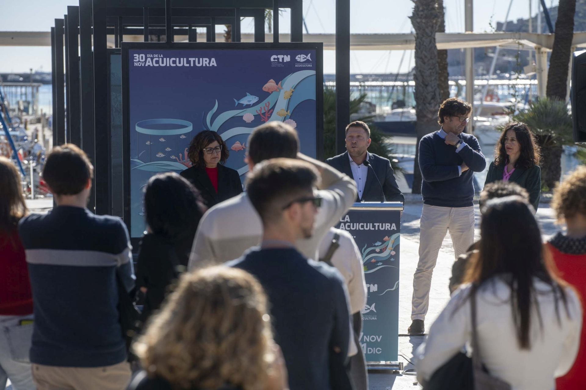 Las imágenes de la exposición &#039;La acuicultura es...&#039; en el Puerto de Cartagena