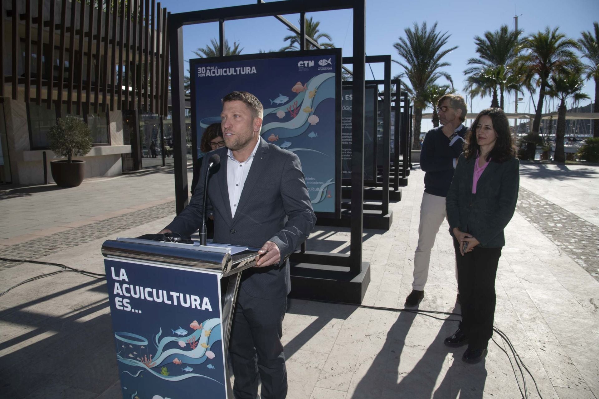 Las imágenes de la exposición &#039;La acuicultura es...&#039; en el Puerto de Cartagena