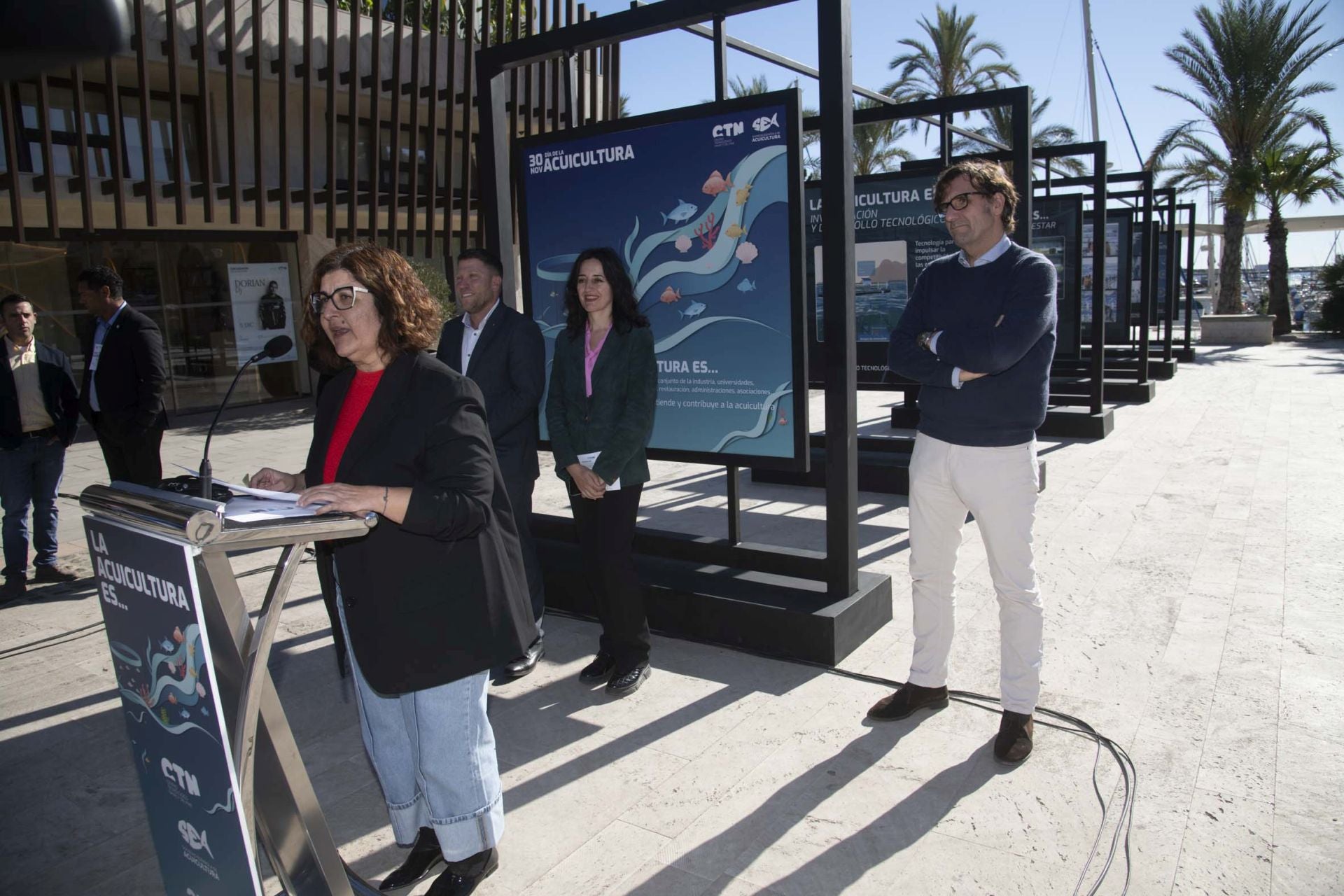 Las imágenes de la exposición &#039;La acuicultura es...&#039; en el Puerto de Cartagena