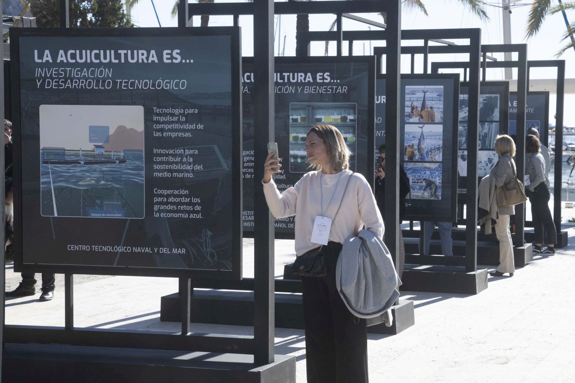 Las imágenes de la exposición &#039;La acuicultura es...&#039; en el Puerto de Cartagena
