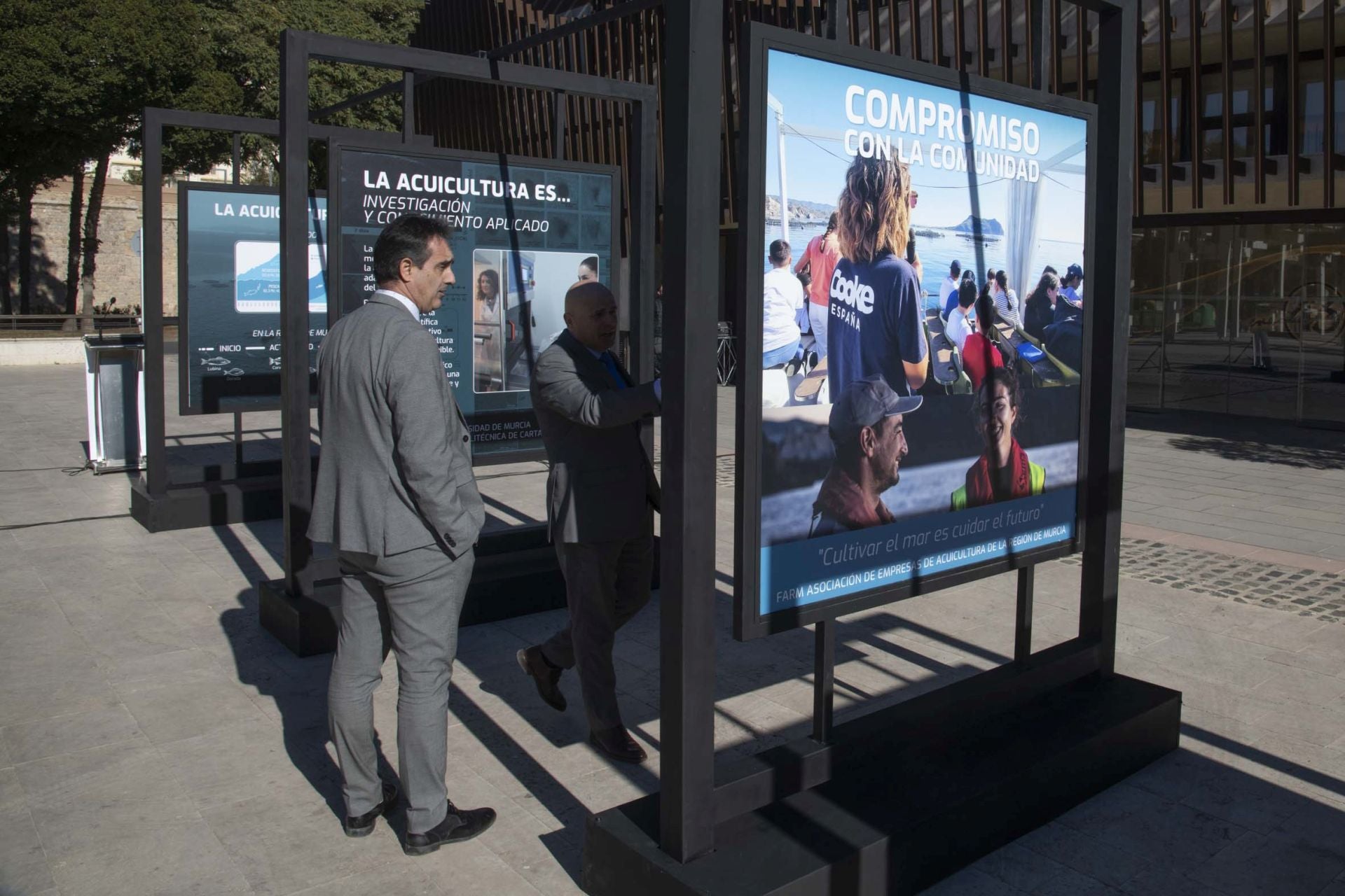 Las imágenes de la exposición &#039;La acuicultura es...&#039; en el Puerto de Cartagena