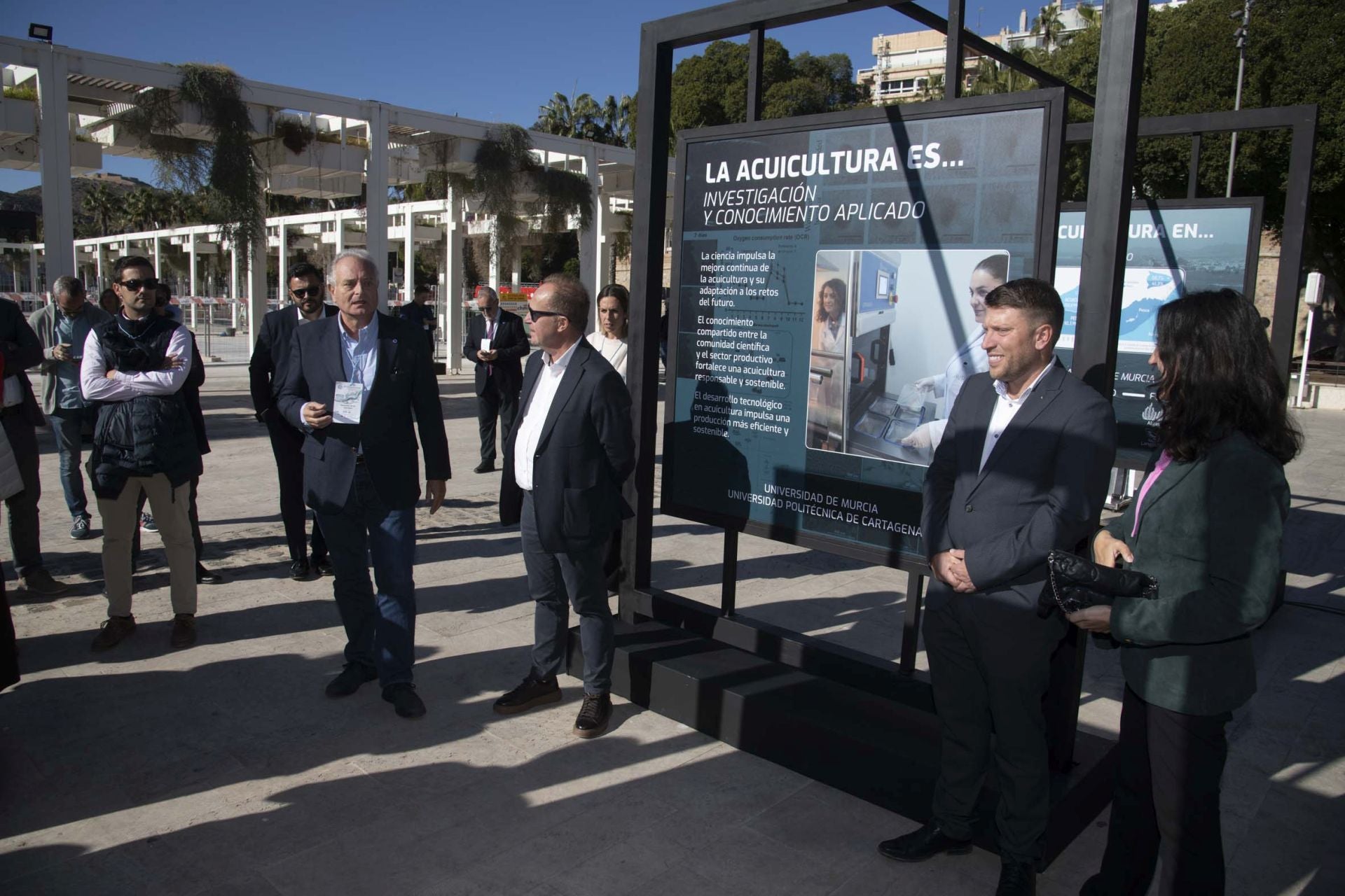Las imágenes de la exposición &#039;La acuicultura es...&#039; en el Puerto de Cartagena