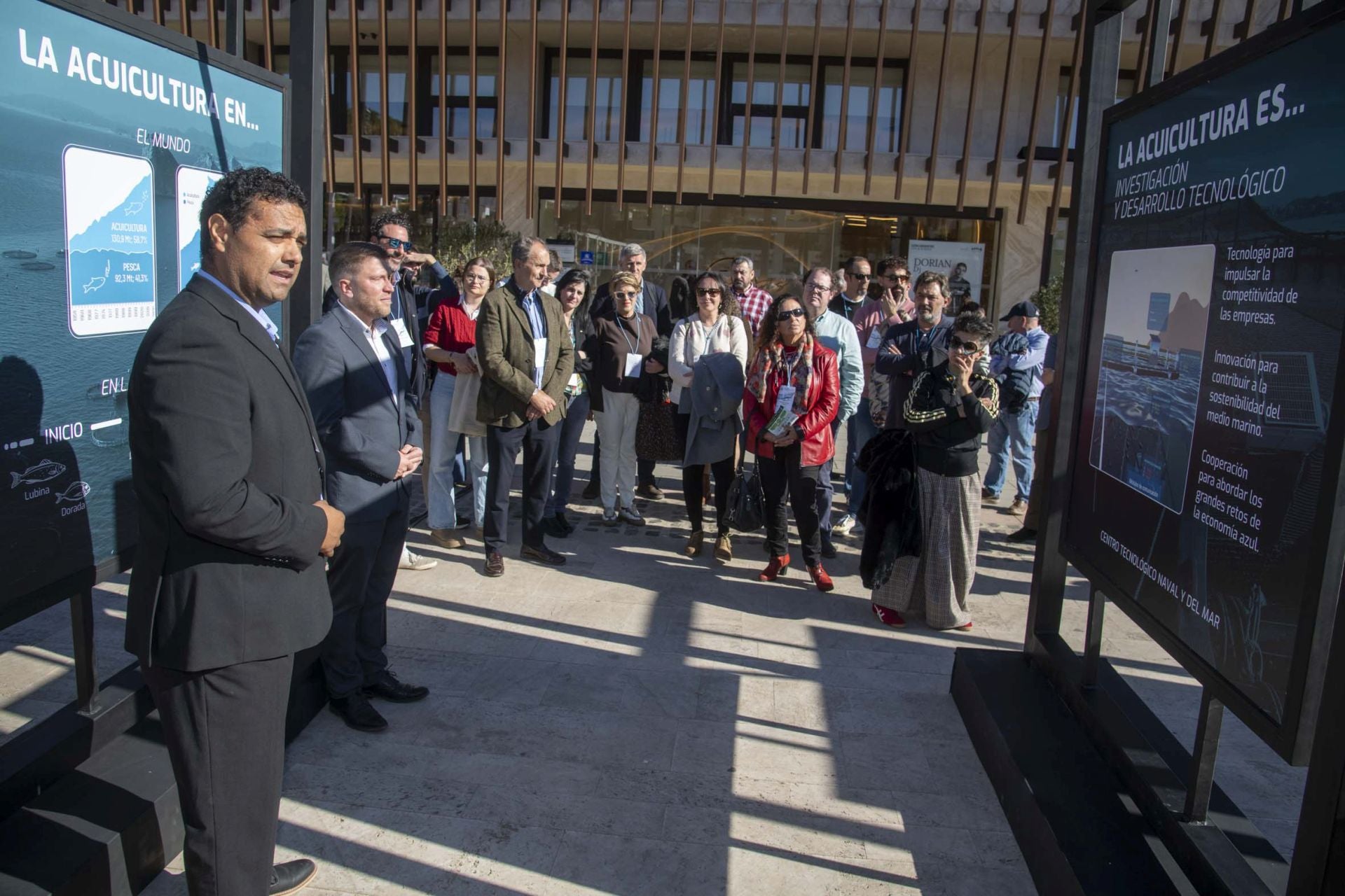 Las imágenes de la exposición &#039;La acuicultura es...&#039; en el Puerto de Cartagena