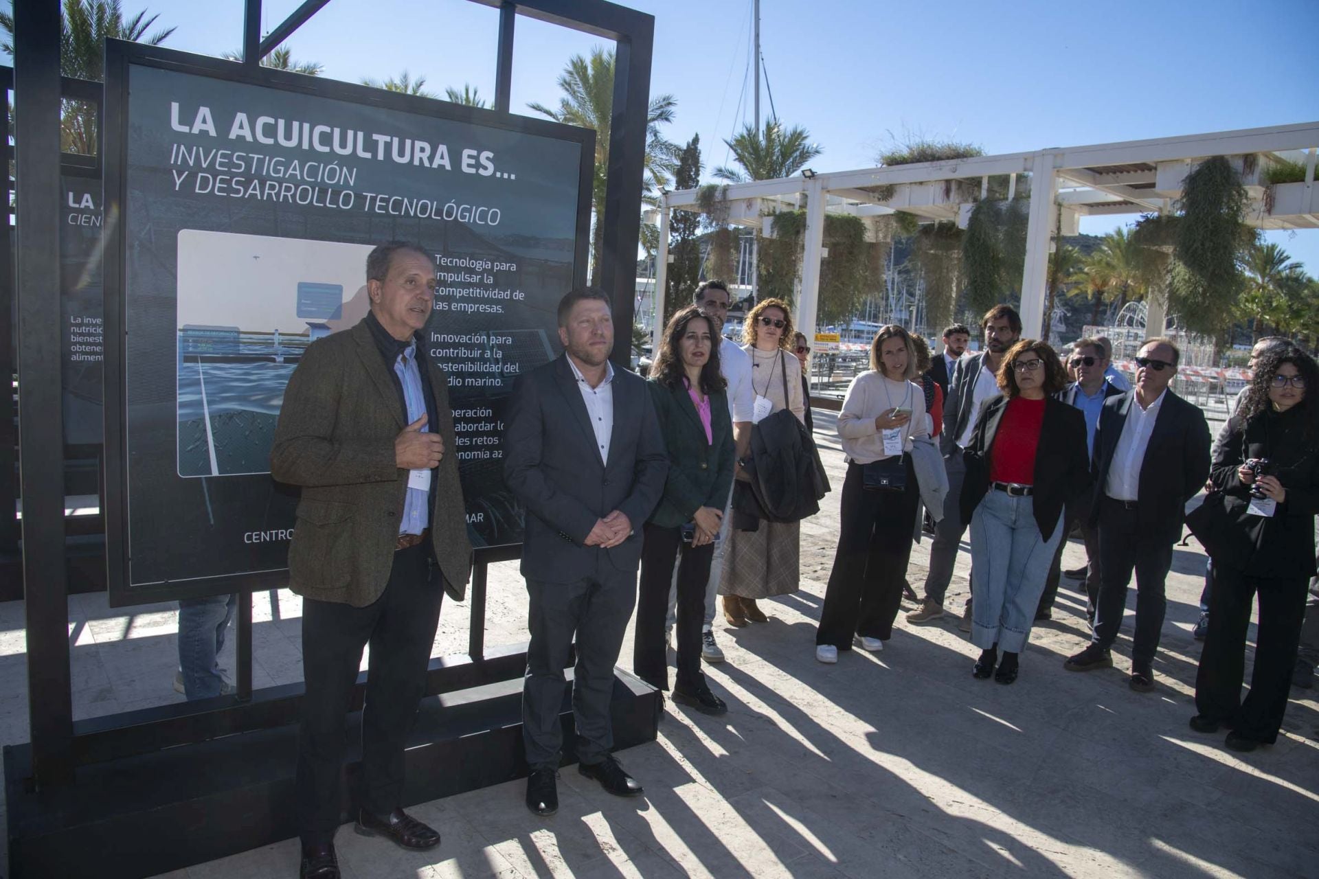 Las imágenes de la exposición &#039;La acuicultura es...&#039; en el Puerto de Cartagena