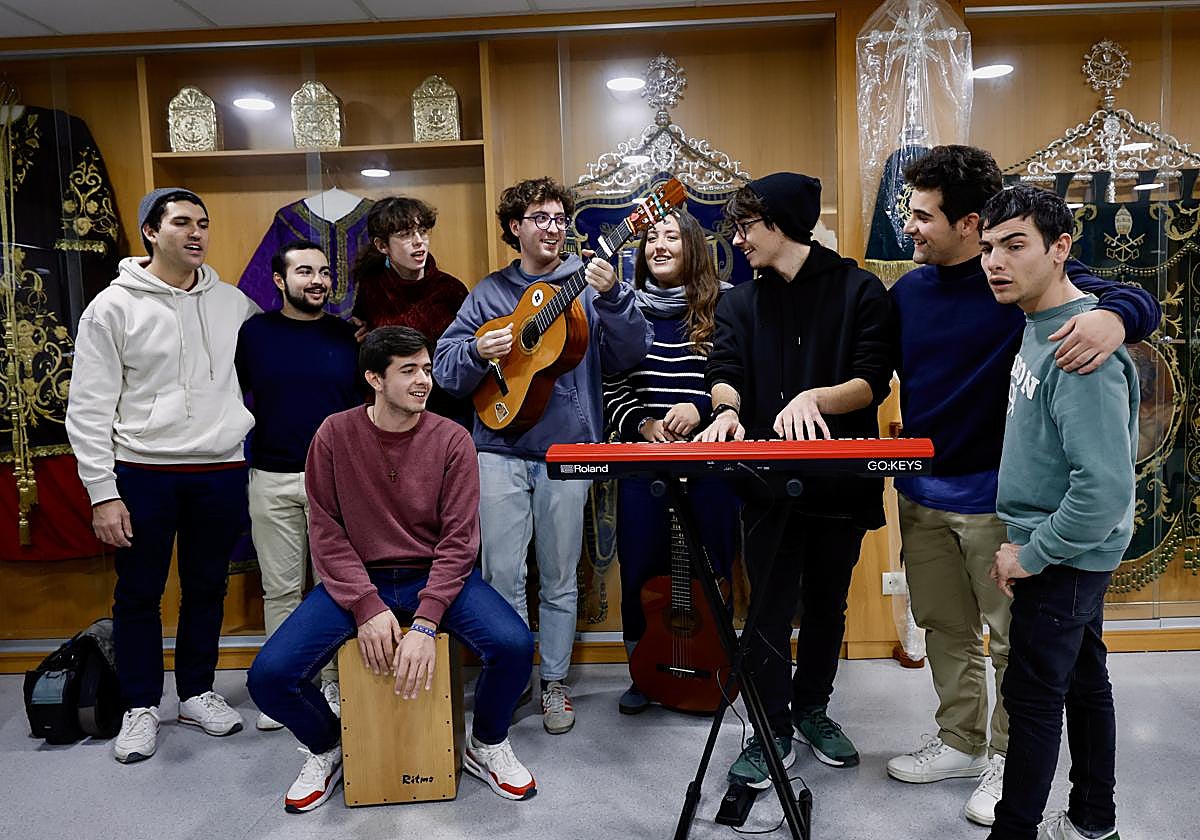 Miembros del grupo de universitarios del movimiento Hakuna de Murcia.