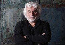 Cristóbal Gabarrón es miembro de la Real Academia de Bellas Artes Nuestra Señora de la Arrixaca de Murcia.