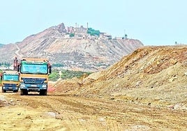 Maquinaria en la zona de la mina Brunita, en la carretera de Portmán a La Unión.