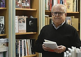 José Martínez, en la librería Ramón Jiménez de Murcia.