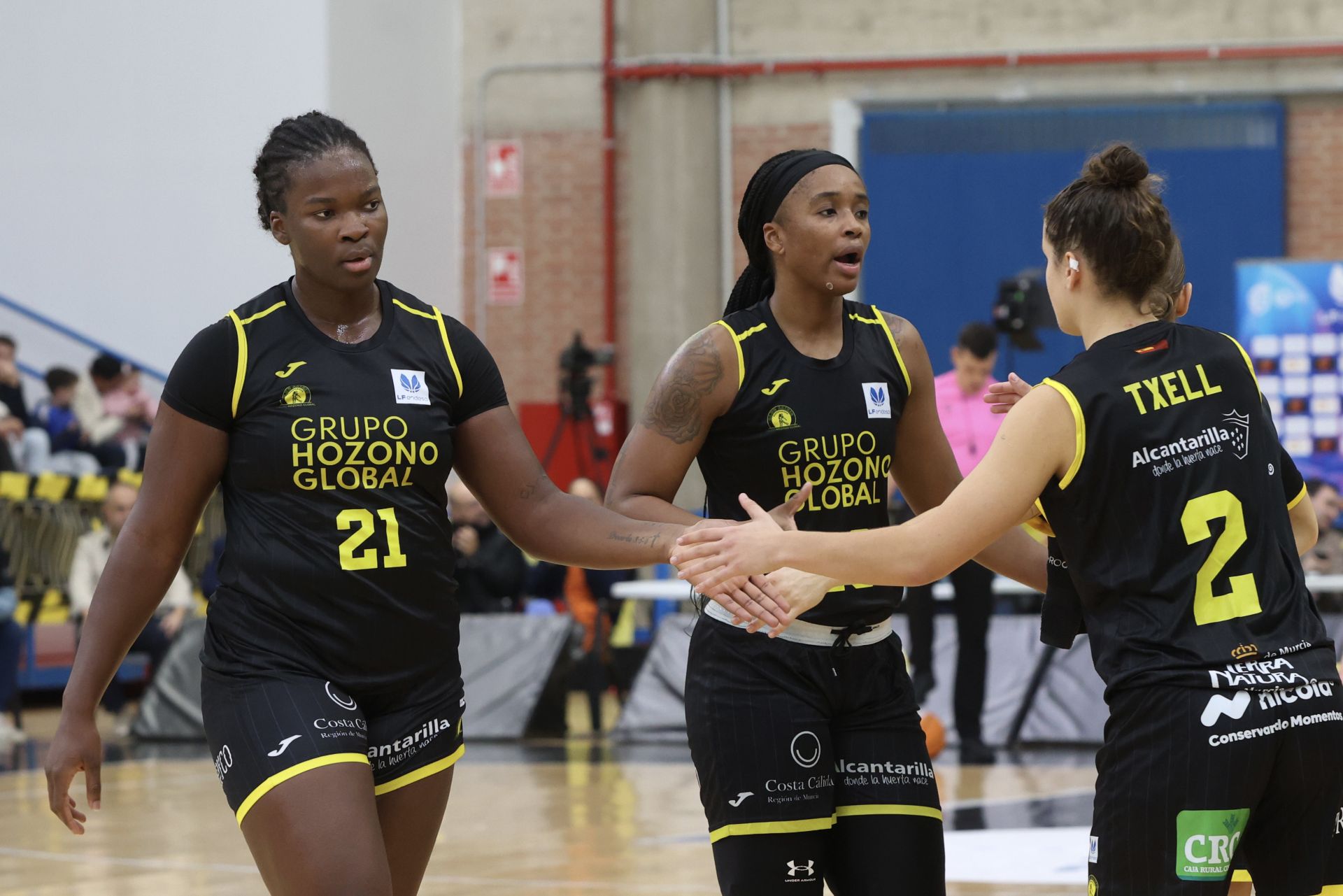 El partido entre el Hozono Jairis y el Perfumerías Avenida, en imágenes