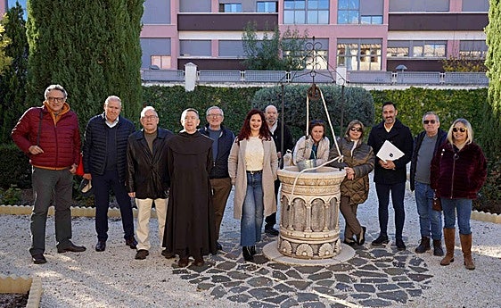 Integrantes de los distintos jurados del Certamen Albacara en el huerto de los padres carmelitas