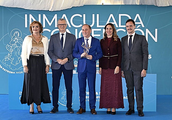 El director general del COFRM, José Vidal -en el centro., fue nombrado Colegiado de Honor.