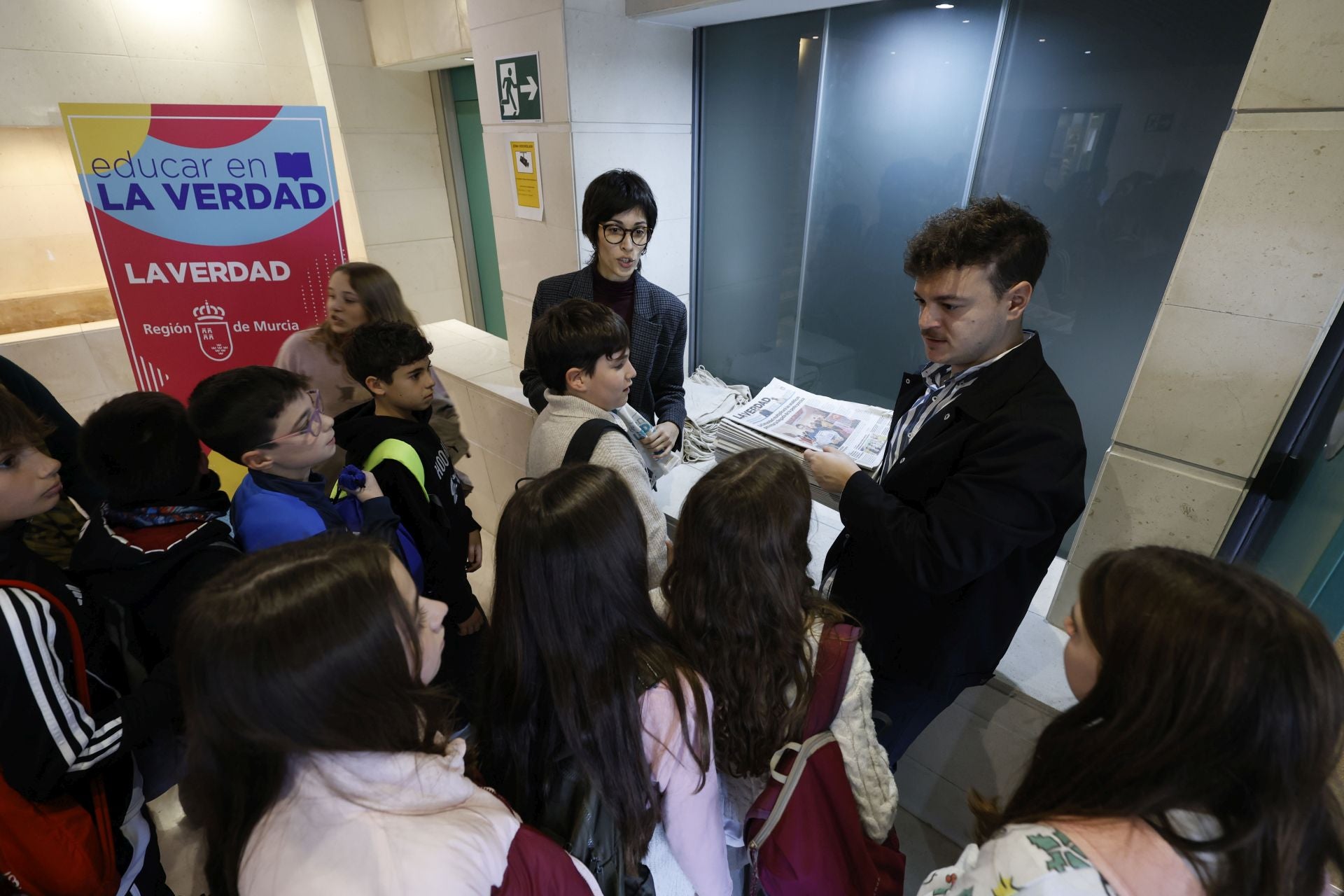 Visita del colegio Maestro Francisco Martínez Bernal de Molina a LA VERDAD, en imágenes