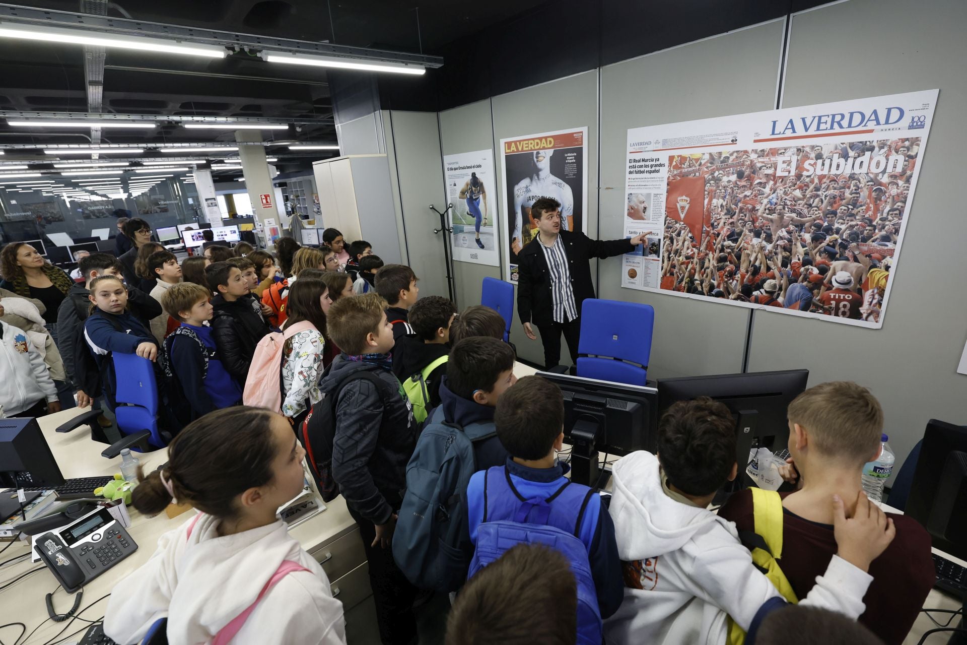 Visita del colegio Maestro Francisco Martínez Bernal de Molina a LA VERDAD, en imágenes