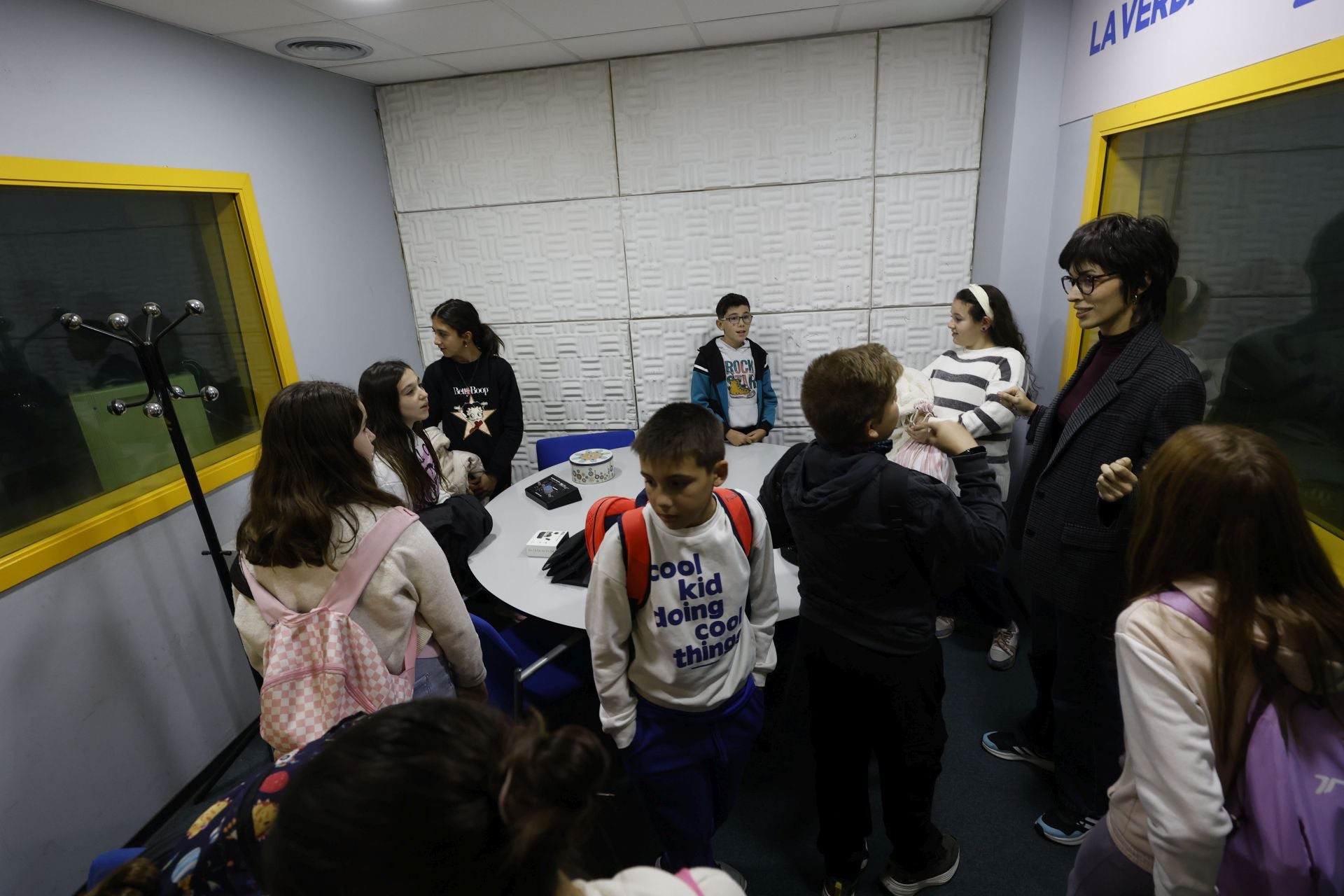 Visita del colegio Maestro Francisco Martínez Bernal de Molina a LA VERDAD, en imágenes