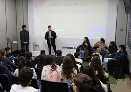 Visita del colegio Maestro Francisco Martínez Bernal de Molina a LA VERDAD, en imágenes