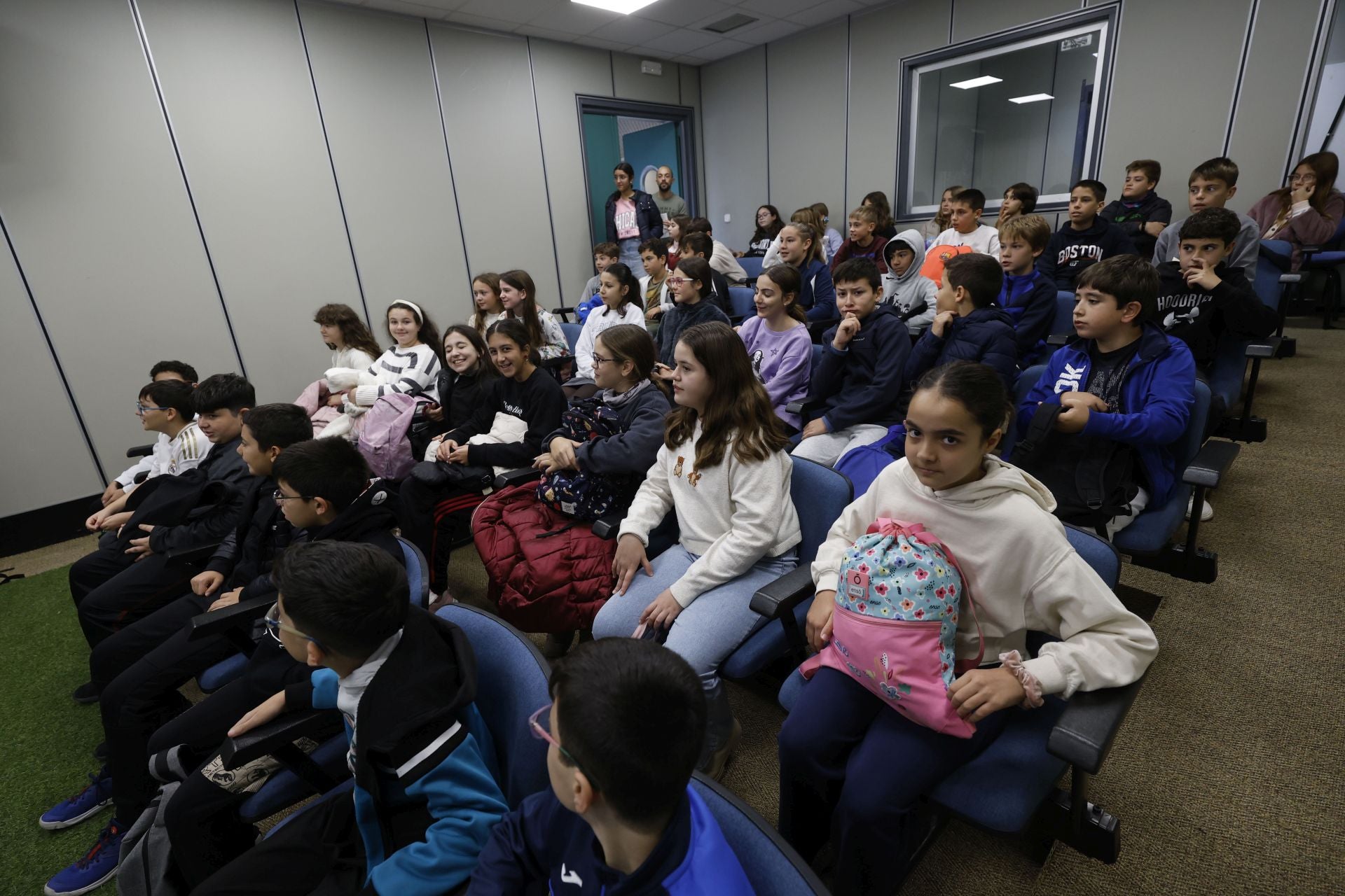 Visita del colegio Maestro Francisco Martínez Bernal de Molina a LA VERDAD, en imágenes